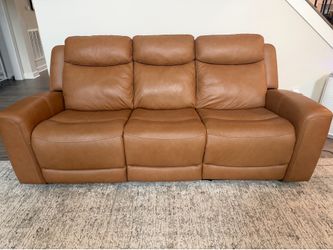 Matching Rooms To Go Genuine Leather Power Reclining Sofas (2) – USB Charging – Excellent Condition