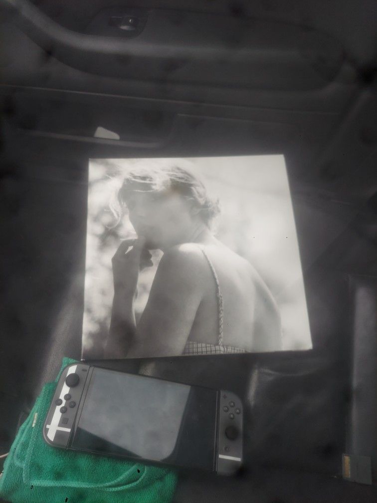 Taylor swift vinyl record And vinyl player