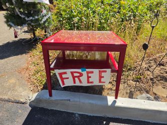 FREE / CURB ALERT – Table, tree, chair, fireplace.