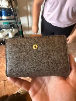 Micheal Kors purse