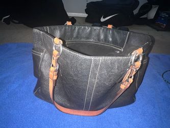 (Coach) Black Leather Shoulder Bag with Brown Straps