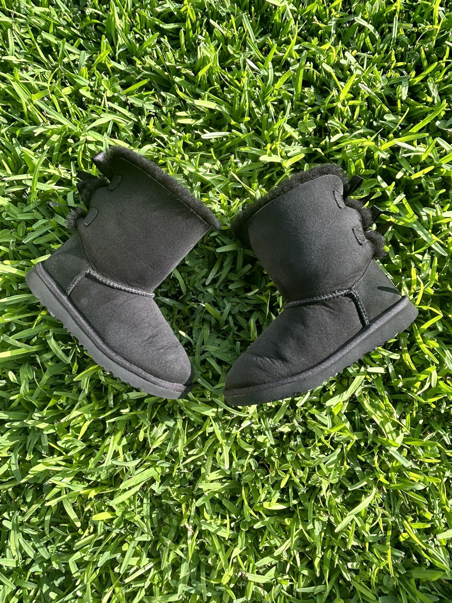 UGG Black Bailey Bow II Boot (Kids) Size 1