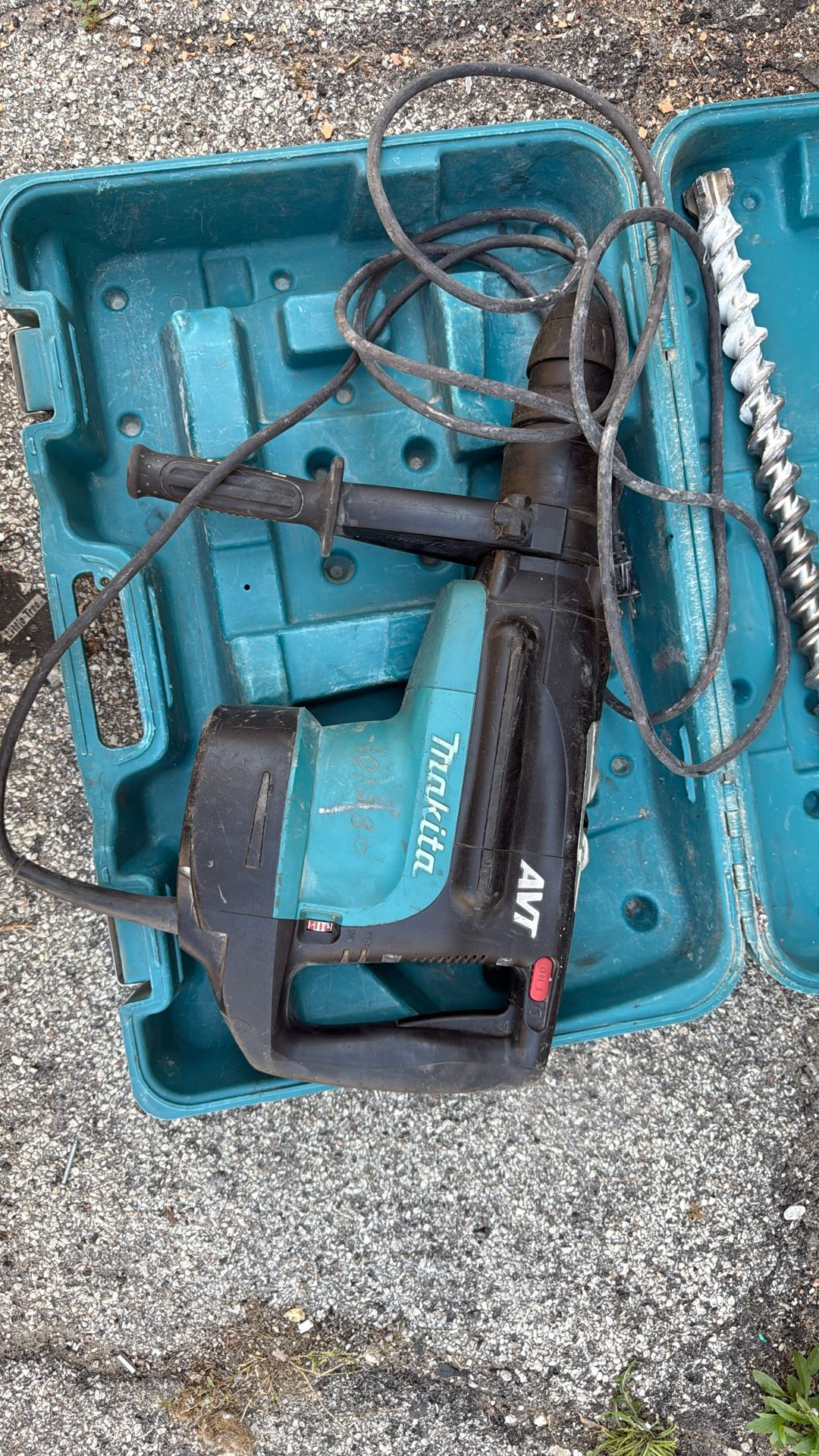 Makita HT512C Rotary Hammer Drill SDS With Max Bit.