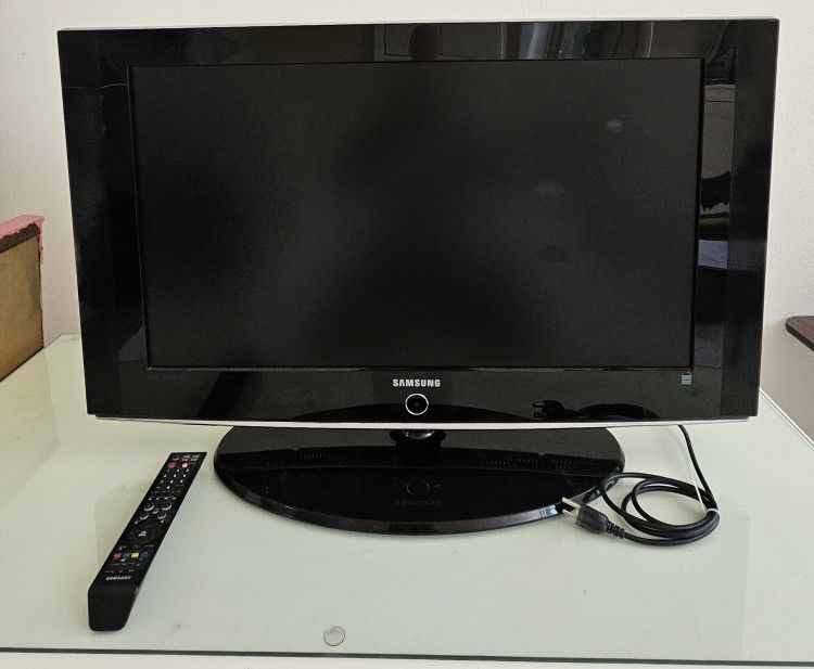 Samsung 32" TV LNT3242HX with Stand &  Remote 