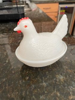 Vintage Westmoreland White Milk Glass Hen on Nest