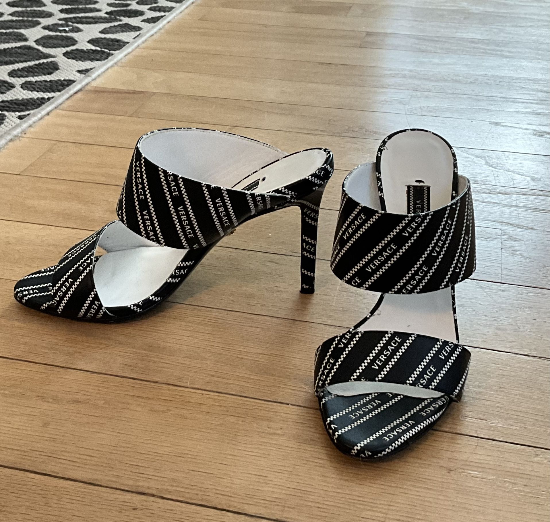 Authentic Versace Black/white Slide/Mules - w/4” Heels - Size 36 Or 6 Basically New