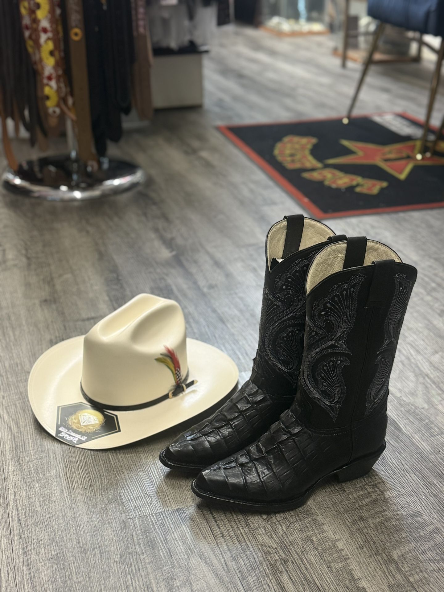 Botas Y Sombrero 100x san judas