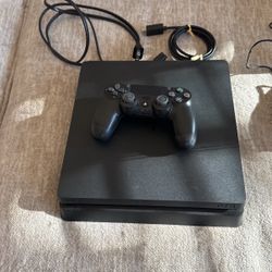 PS4 Slim 