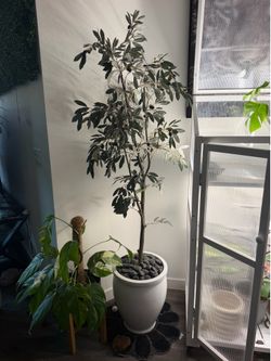 Artificial olive tree