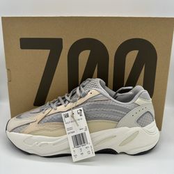 Yeezy 700 V2 Cream Size 10.5