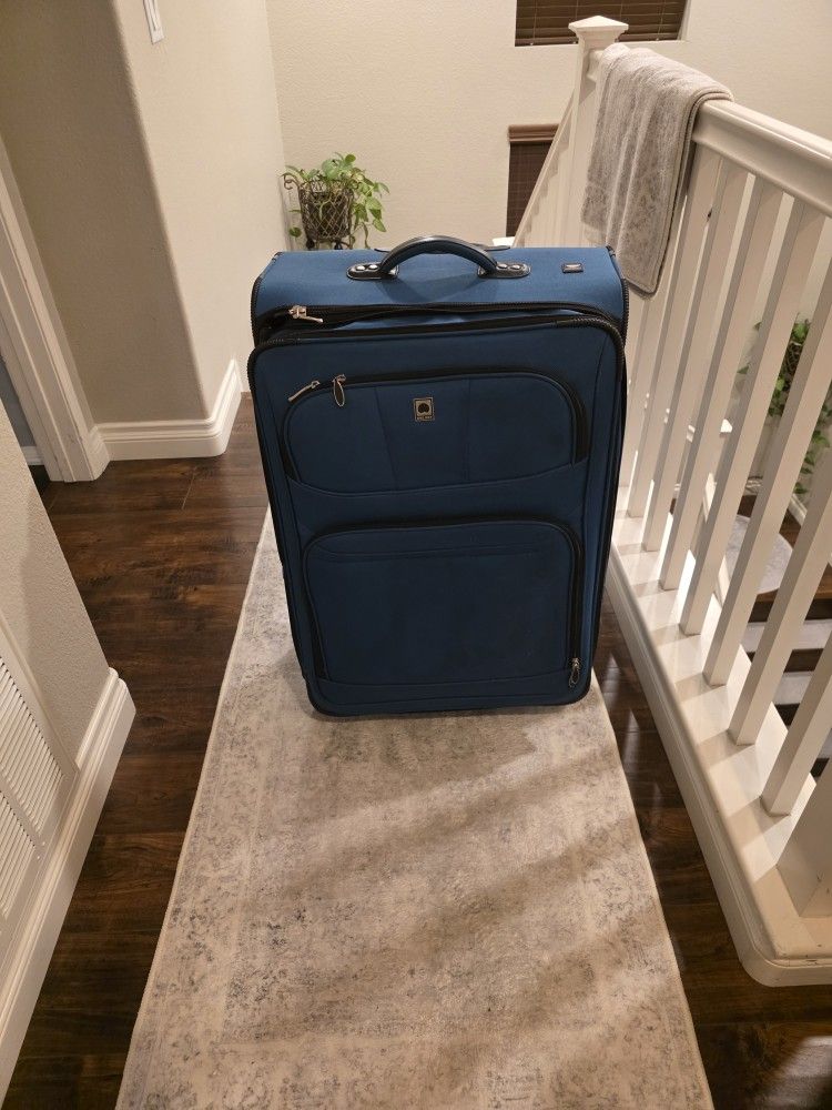 Luggage 31 Inch $40
