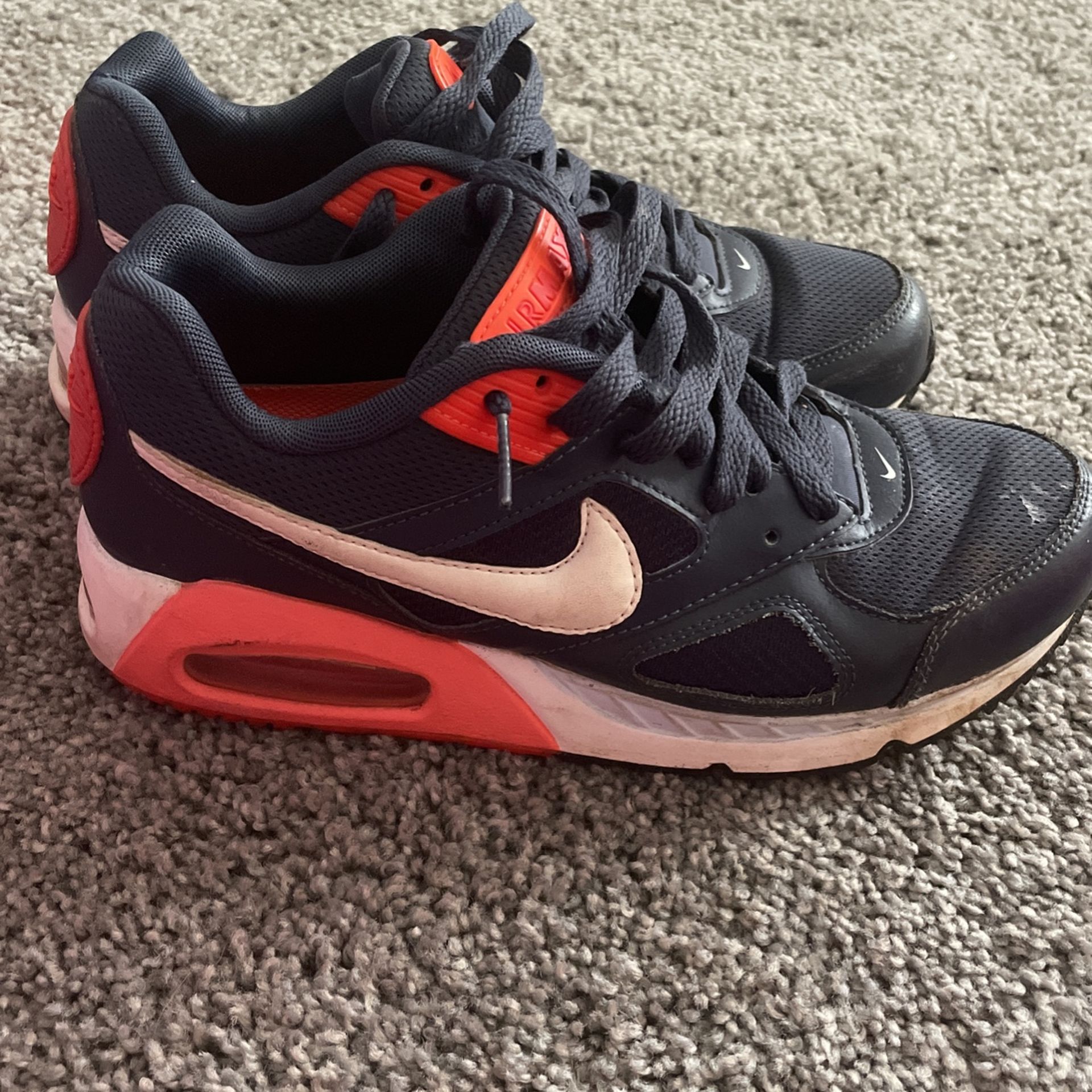 4 pair of nikes!