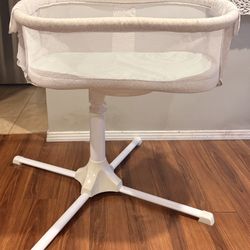 HALO Bassinest Swivel Sleeper Baby Bassinet
