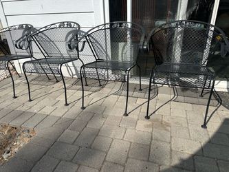 Beautiful Set of 4 Black Vintage Wrought Iron Patio Chairs