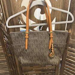 Michael Kors Signature Jet Set Tote