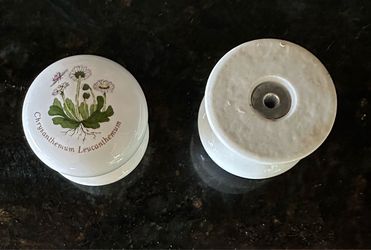 Ceramic drawer/ door knobs