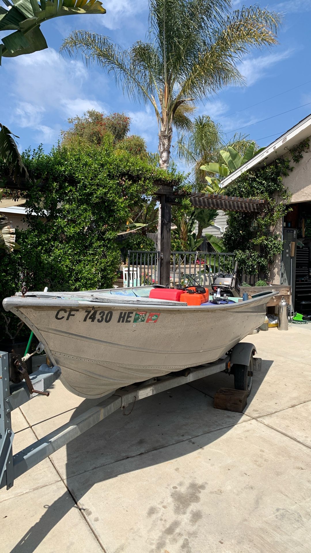 12’ Aluminum Boat With Motor