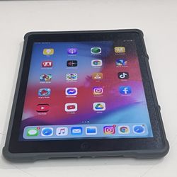 Apple iPad Air 1st Gen Black A1474 16GB Tablet 9.7” iOS 12 w/ Charger - $39 