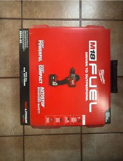 Milwaukee 1/2” cordless drill with 2 baterries