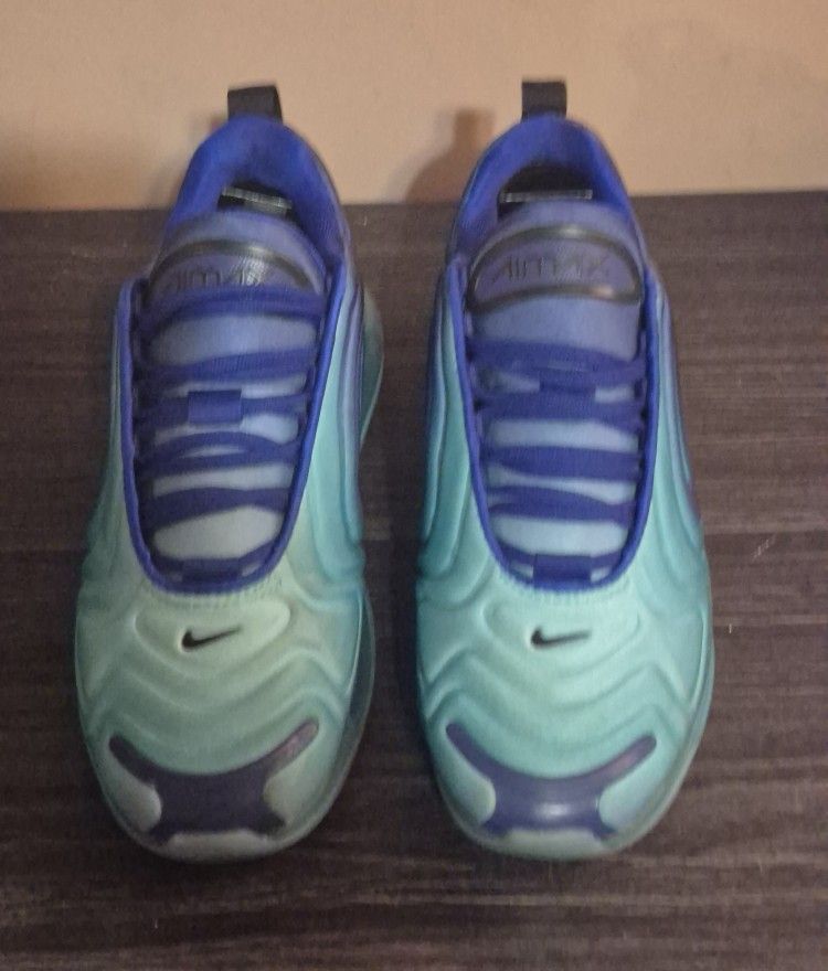Nike Air Max 720 - Sz 4Y