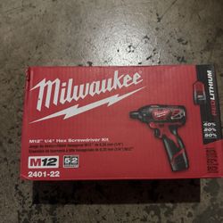 Milwaukee M12 12V Lithium-Ion Cordless 1/4 in. Hex Screwdriver Kit with 2 1.5Ah Batteries, Charger and Tool Bag
