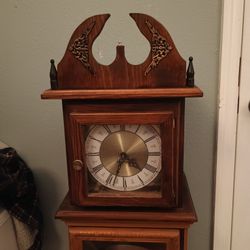 Grandfather Clock (40inx14w)