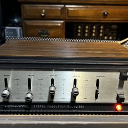 Realistic STEREO FREQUENCY EQUALIZER