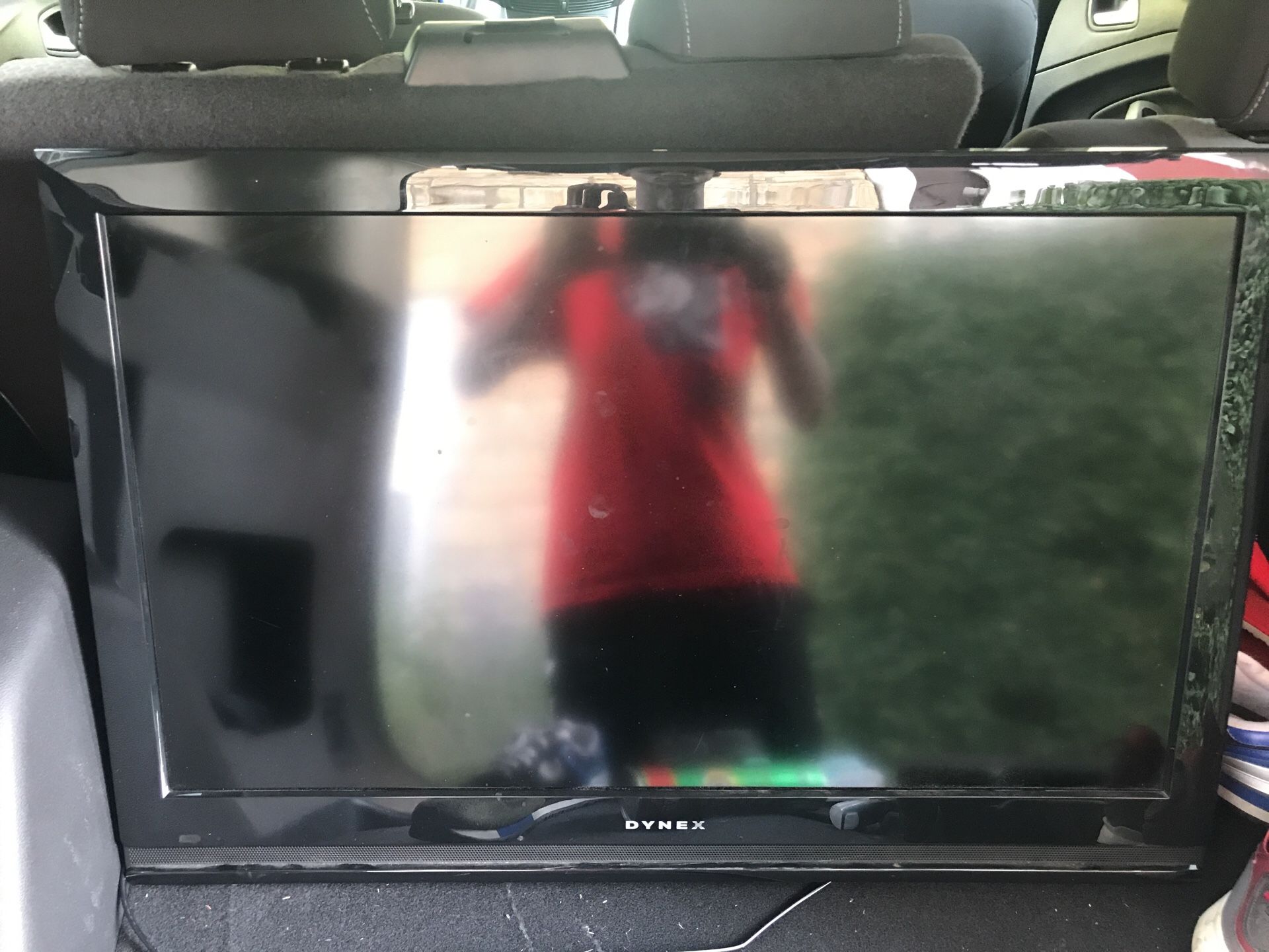 Dynex TV 32 lookin for 10 or 15 bucks