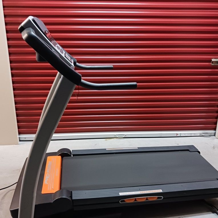 Proform 675E Treadmill for Sale in Sanford, FL OfferUp