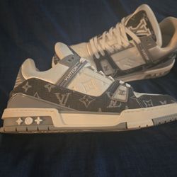 LOUIS  VUITTON  Trainer, Grey