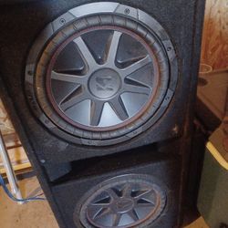 2- 12in Kicker Crv With Amp, Crossover and Battery