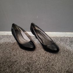 Womens Black Leather Pumps