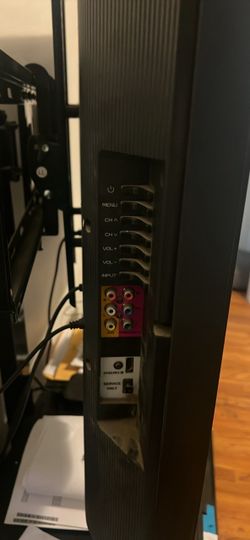 Flat Screen TV with Wall Mount 43 in