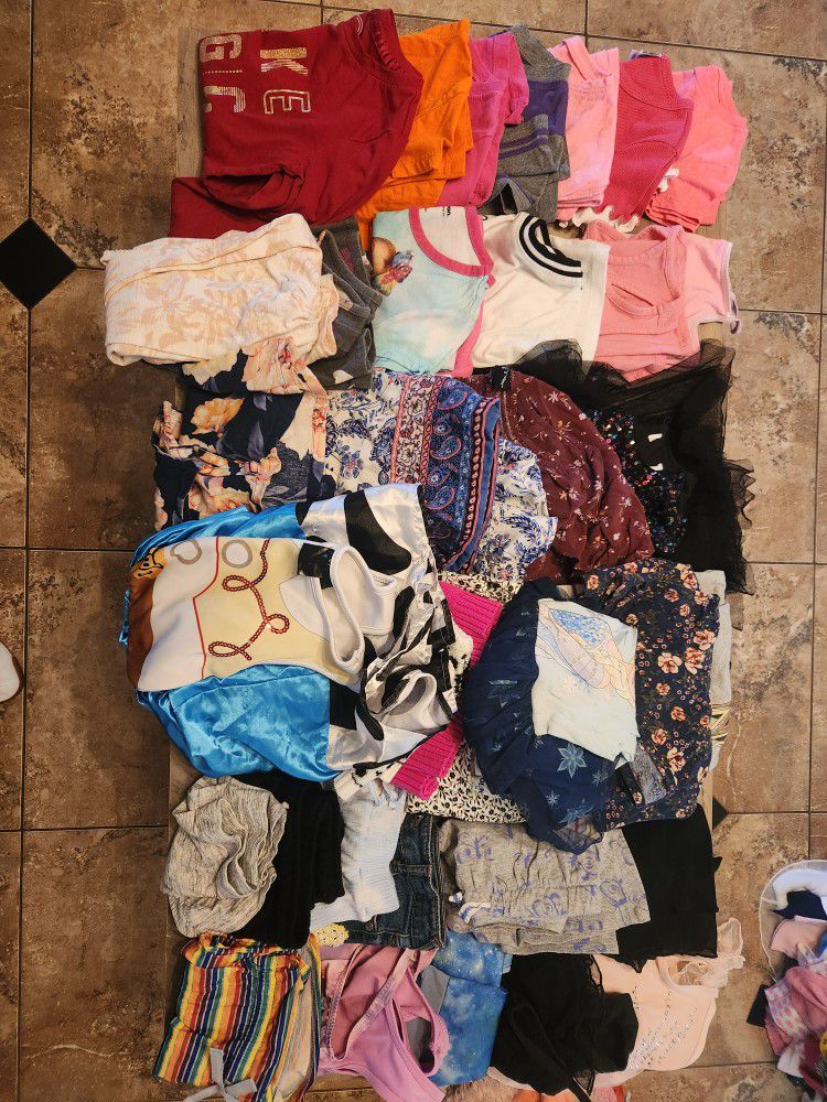 Assorted Girls Clothes XS (5/6) - 37 Pieces 