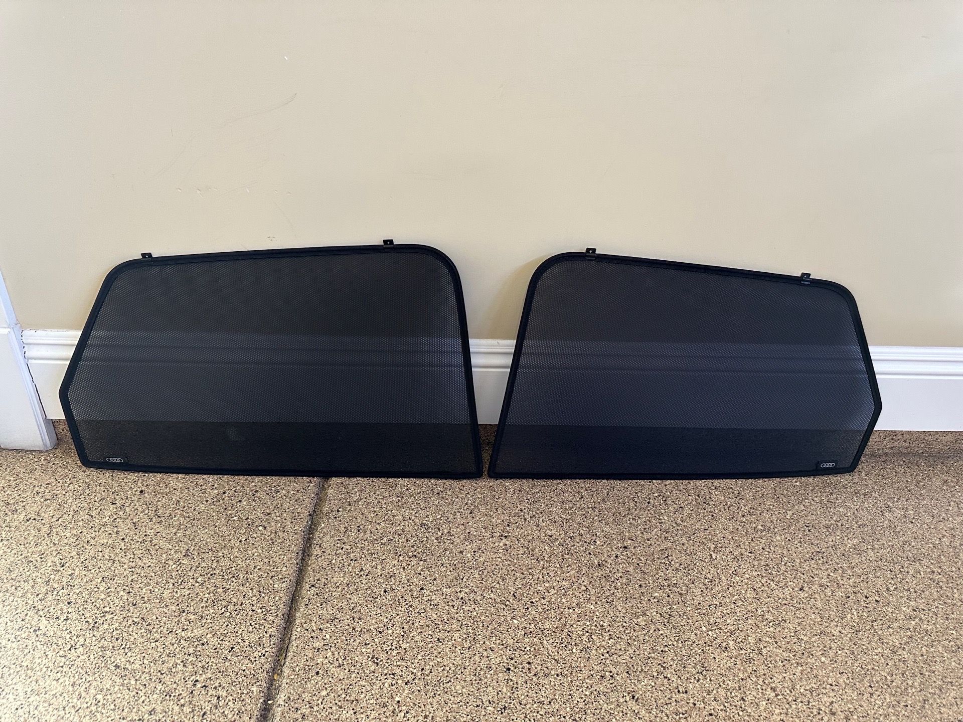 2x Genuine Audi Q5 Rear Side Window Sun Shades 18-25