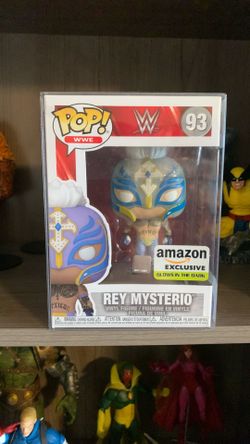 Rey Mysterio (Glow in the Dark) Funko Pop !