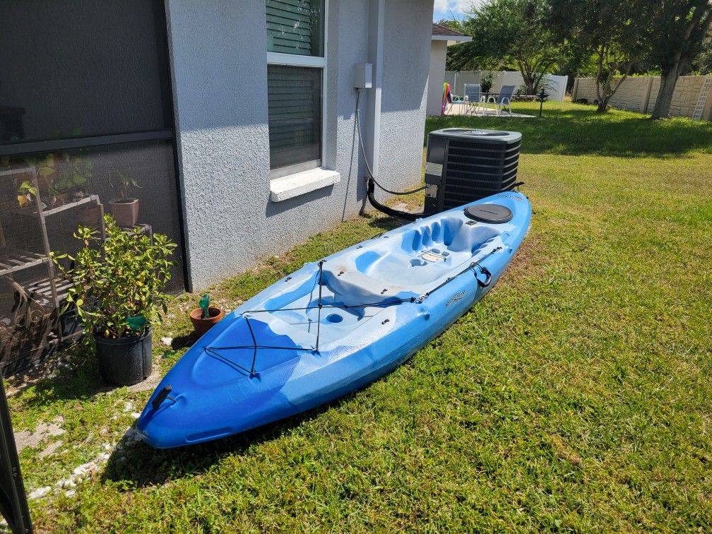 🛶 Mainstream Kingfish 12' Sit-on-Top Kayak – Great Condition!