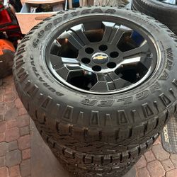 JUEGO DE RRINES PARA TROCAS CHEVROLET TAHOE SUBURVAN GMC YANTAZ SEMINUEVAS MEDIDA 18