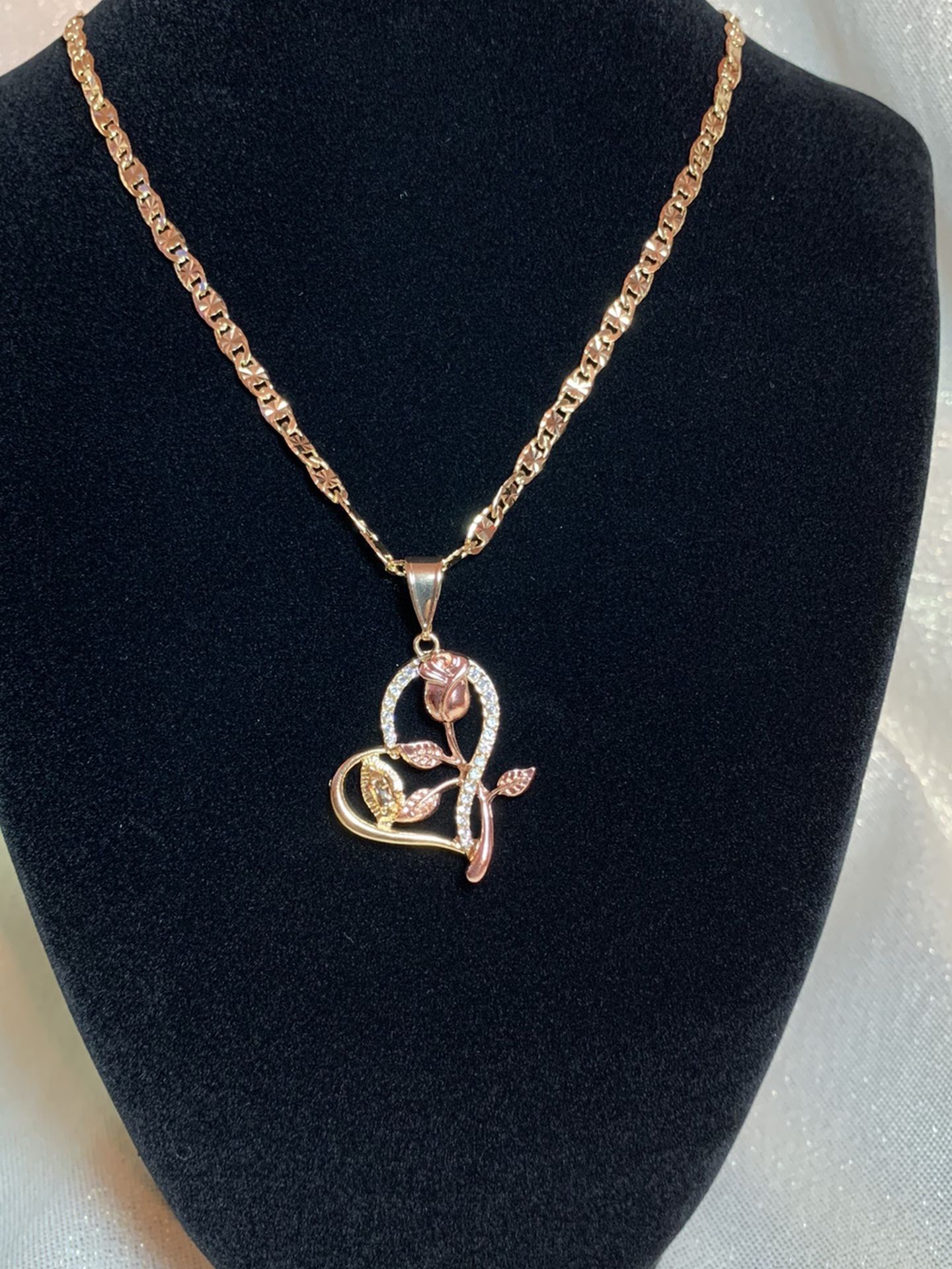Gold Filled/ Oro Laminado Heart Pendant and Necklace