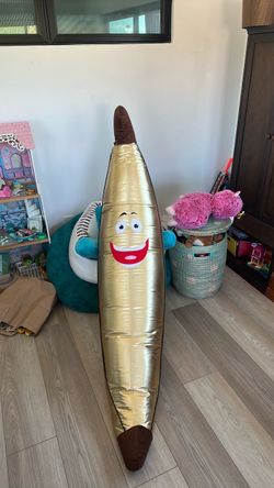 5.5’ gold stuffed banana