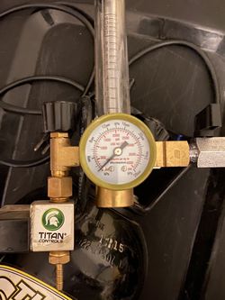 Titan Controls CO2 Regulator