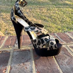 Delicious Shoes, Black And Gold Suede 