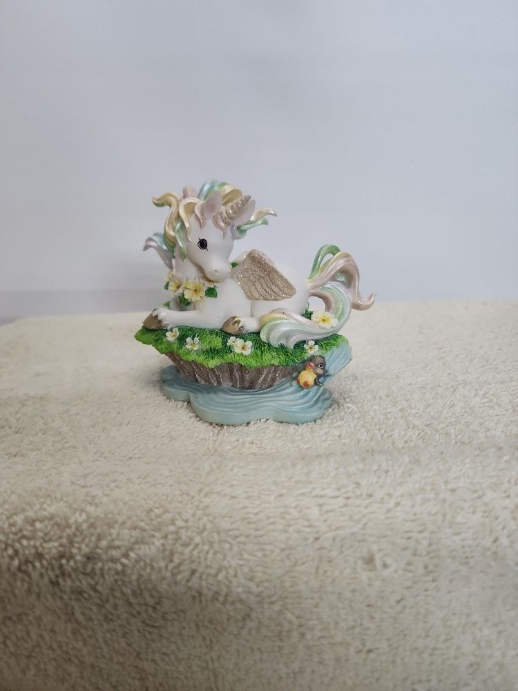 MEADOWLAND  DREAMS- Unicorn Figure Collection