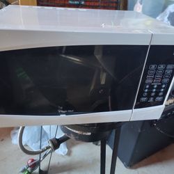 Magic Chef Microwave 