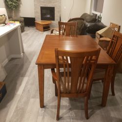 Dining Room Table & Chairs