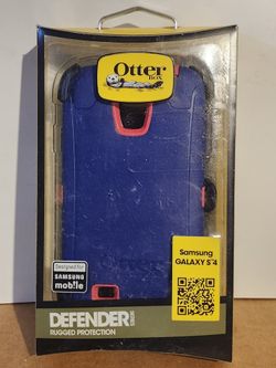 OtterBox Defender Series Case for the Samsung Galaxy S4 in blue and pink. 