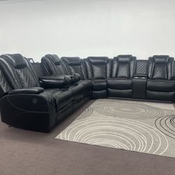 LED, 2 wireless charging stations, 2 electric recliners, usb ports , theatre lighting in headrest! Retails for $$$2499