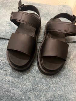 Women’s size 6 dr. martens platform sandals