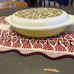 Vintage olive Pyrex 1.5qt