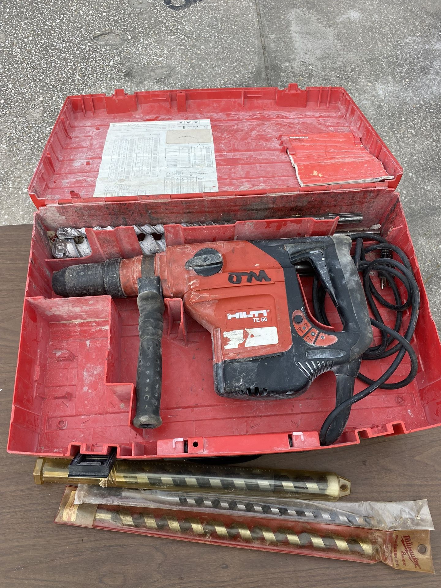 Hilti TE56 Rotary Hammer/Bits